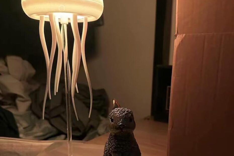 Illuminate Your Imagination: The Voice-Activated Bionic Jellyfish Lamp Reviewed!