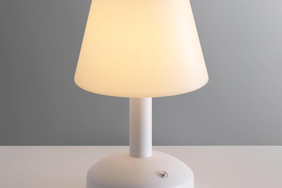Illuminate Anywhere: Review of the KDG Modern Cordless Waterproof LED Lamp