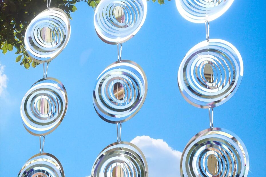 Shoo Away Birds: Reflective 3D Wind Spinners for Effective Outdoor Protection!