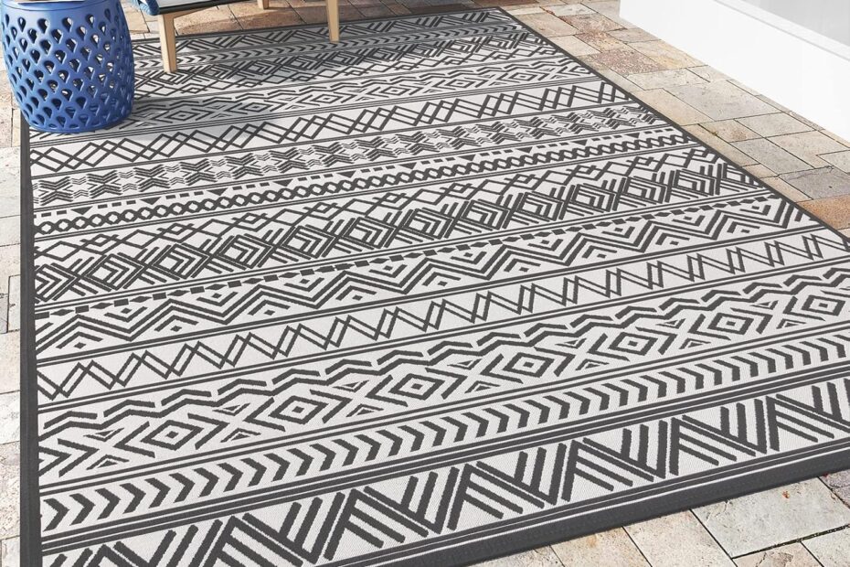 Transform Your Space with the Boho Flatweave Outdoor Rug: Durable, Non-Slip & Stylish!