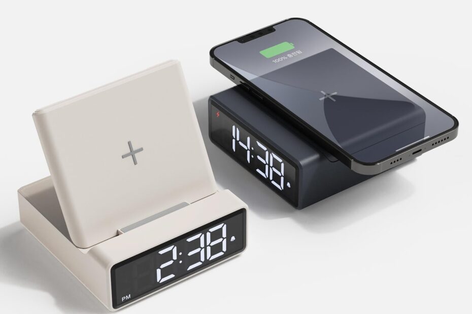 Wake Up Smart: Review of the Mooas Mini Square 15W Fast Wireless Charging Clock