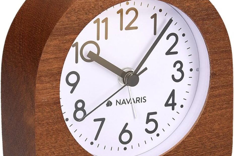 Snooze in Style: Review of the Navaris Wood Analog Alarm Clock