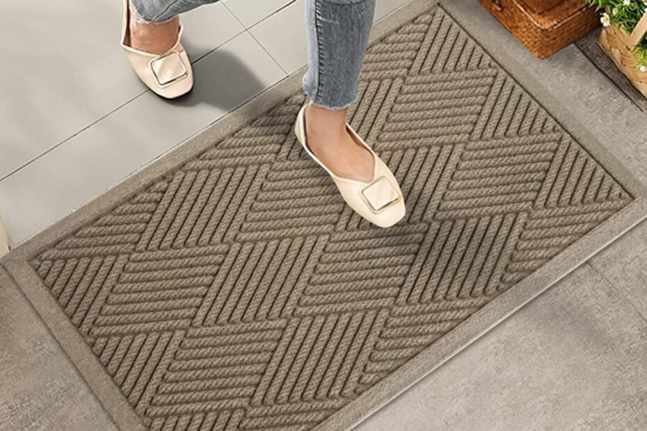 Step Up Your Welcome: Review of the Sturdy Absorbent Front Door Mat