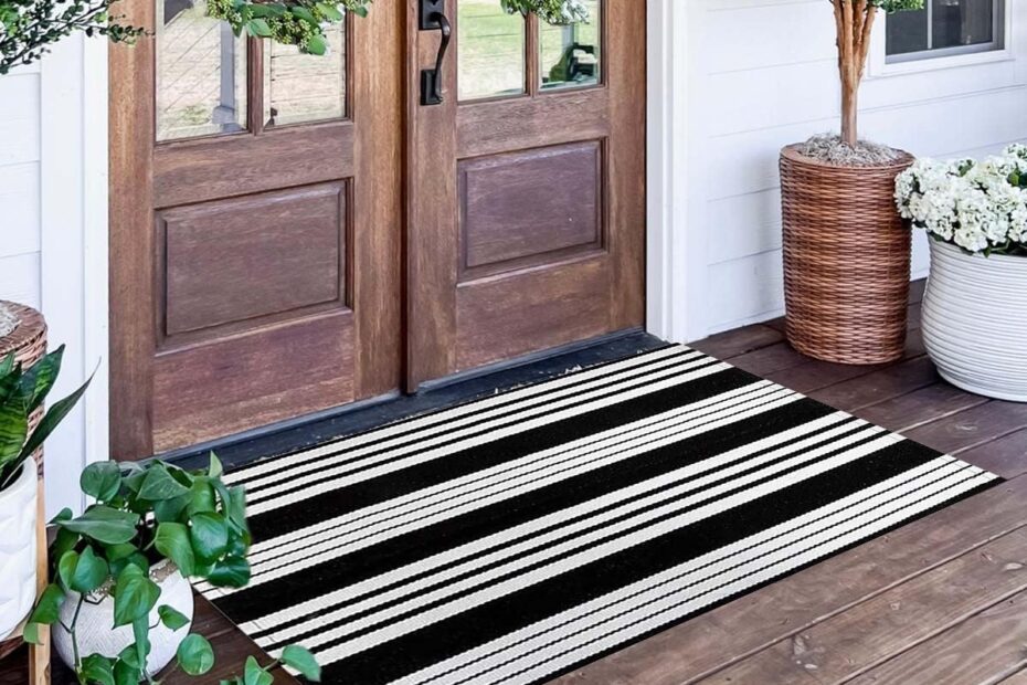 Transform Your Entryway with the Stylish Striped Black and White Outdoor Rug!