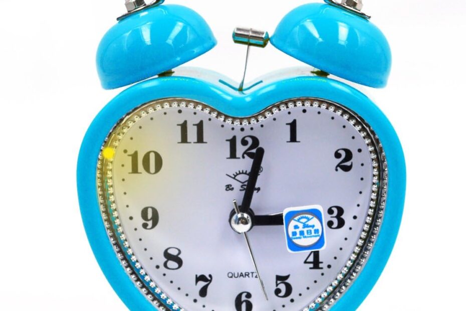 Wake Up on Time: Review of the Heart-Shaped Twin Bell Alarm Clock for Heavy Sleepers!