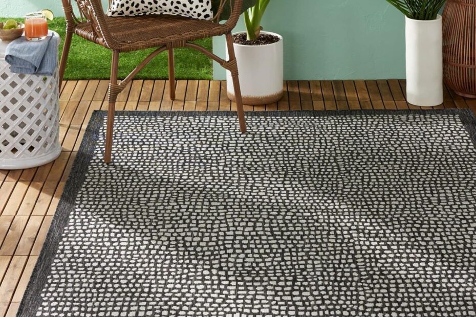 Elevate Your Space with the Tommy Bahama Transitional Area Rug: Indoor/Outdoor Comfort!