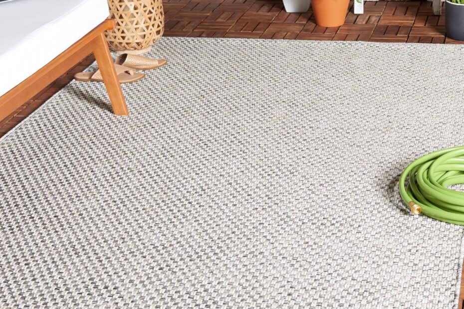 Transform Your Outdoor Space: Review of the SAFAVIEH 8x10 Washable Area Rug