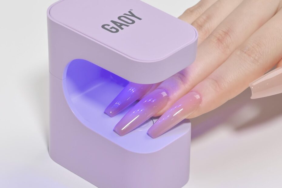 Experience Salon-Quality Nails Anywhere with the GAOY Mini UV Light!