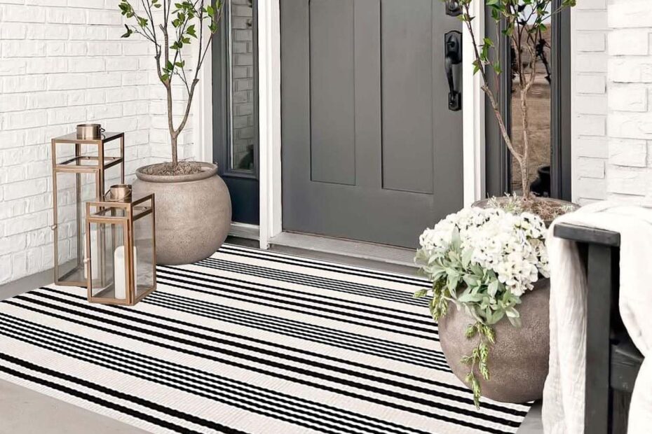 Stylish and Versatile: Review of the Black and White Hand-Woven Outdoor Rug