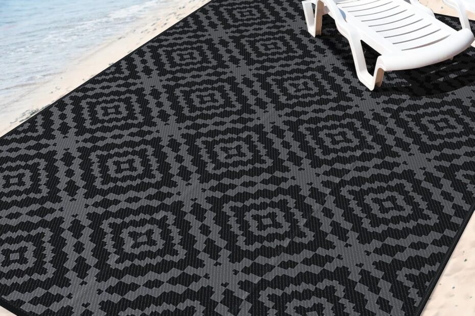 Transform Your Outdoors: Review of the Waterproof 5x8FT Camping Rug